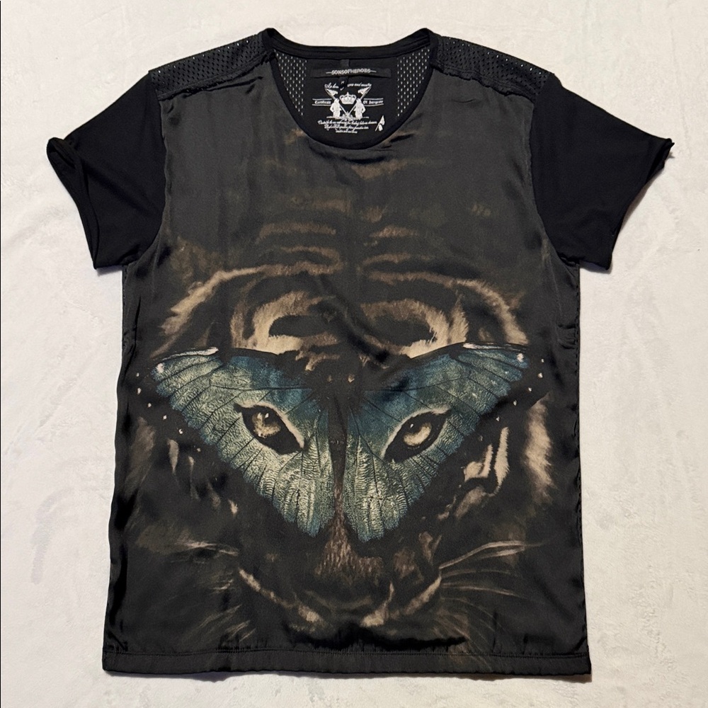Sons of heroes utterfly mask short sleeve mesh back tee
